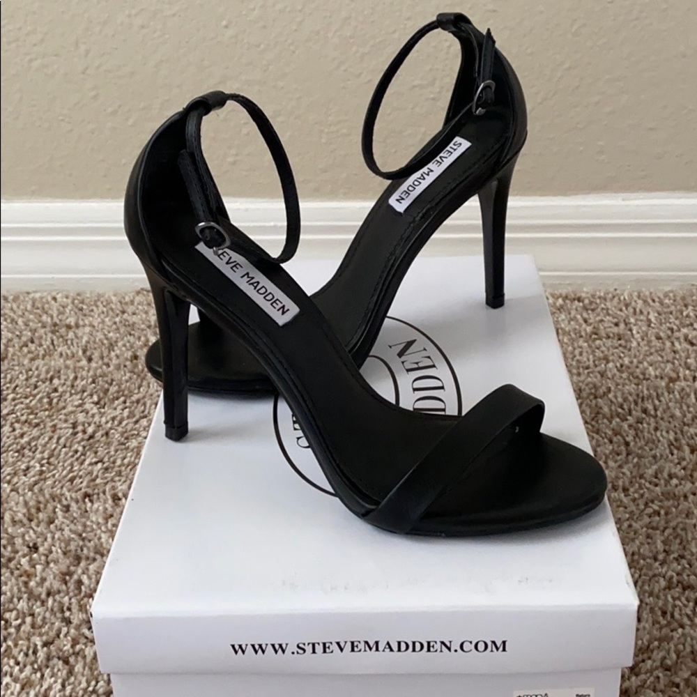Steve Madden Stecy Black Sandals